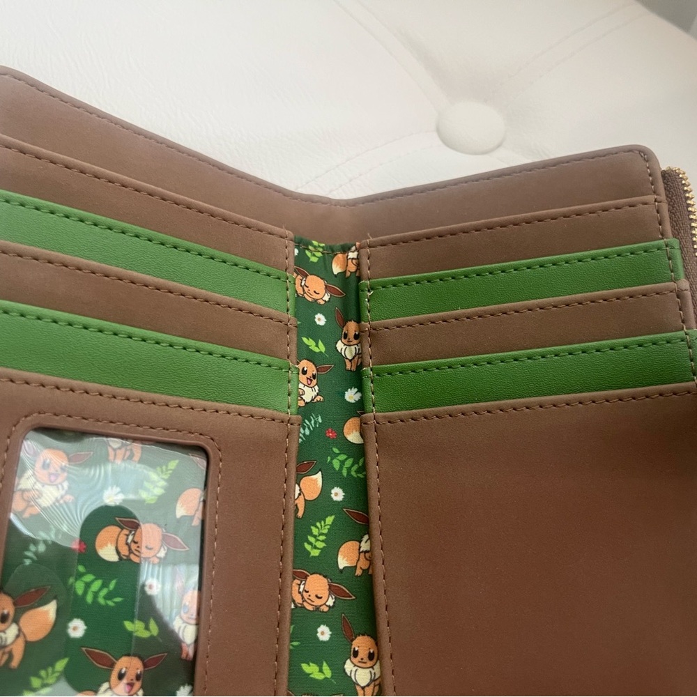 Loungefly x Pokémon Flying Eevee Flap Wallet - Picture 3 of 5